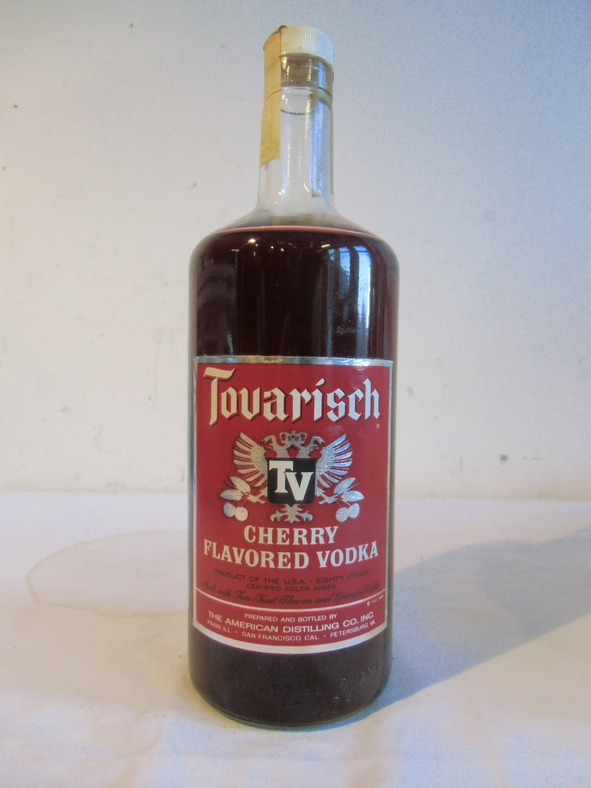 Tovarisch TV Cherry Flavored Vodka ca 1,15 Liter min. 40 Jahre alt ...