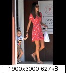 Alessandra-Ambrosio-and-her-daughter-at-the-Brentwood-Country-Mart%2C-Aug-21%2C-2011-g1i8ldulv6.jpg