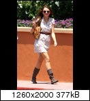 Miley-Cyrus%2C-Universal-Studios-Theme-Park%2C-L.A.%2C-2008-7-08-f2dp1fhp4t.jpg
