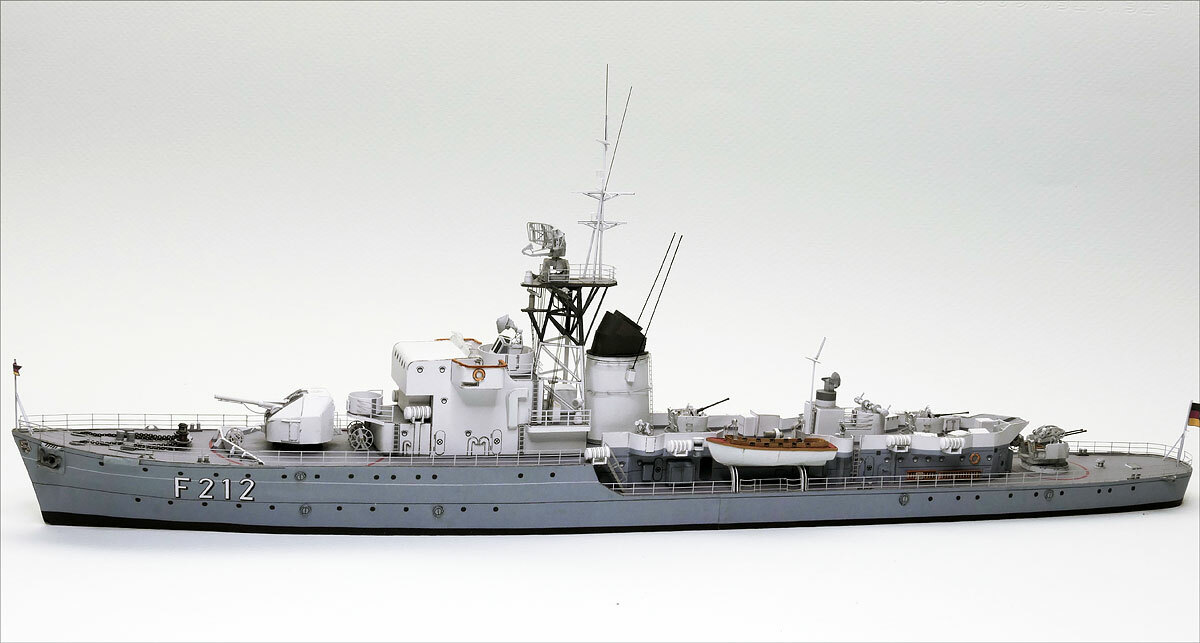 Frégate école d'artillerie Gneisenau ex HMS Oakley [scratch carton 1/250°] de Wilfied 005-bbd-seiitlichgtco8
