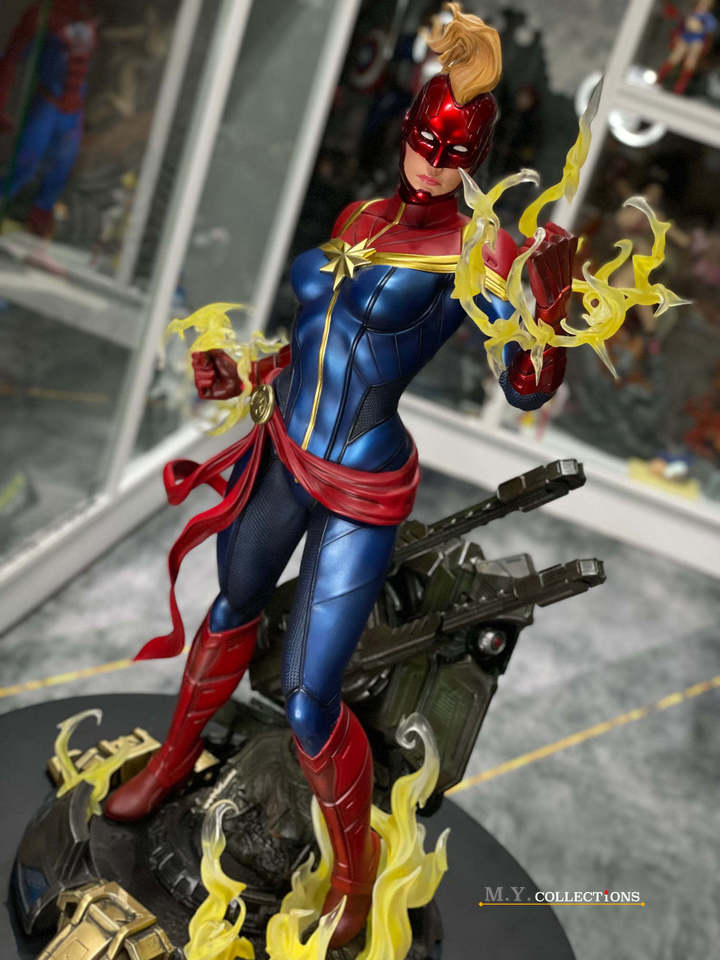 Premium Collectibles : Captain Marvel 1/4 Statue 126mjel