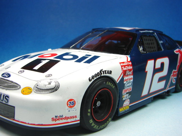 NASCAR 1998 Ford Taurus Mobil1 12mobilfrontleftrpswt