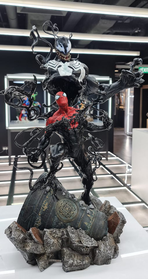 Premium Collectibles : Symbiote Spiderman 1/4 Statue 1vdfs4