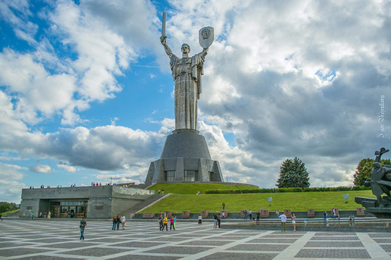 статуя свободы киев