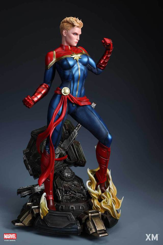 Premium Collectibles : Captain Marvel 1/4 Statue 24uk12