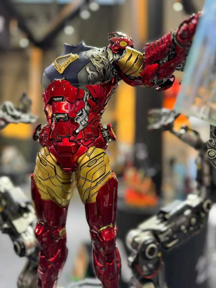 Premium Collectibles : Iron Man Suit-Up 1/4 Statue 2sheqo