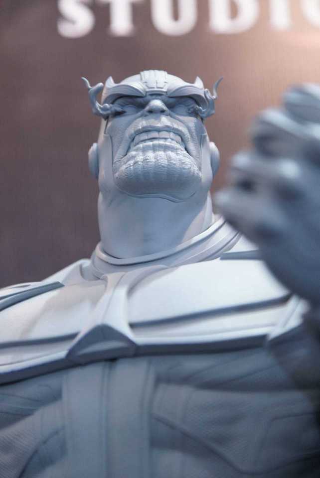 Premium Collectibles : Thanos 1/3 Statue 33iej1u