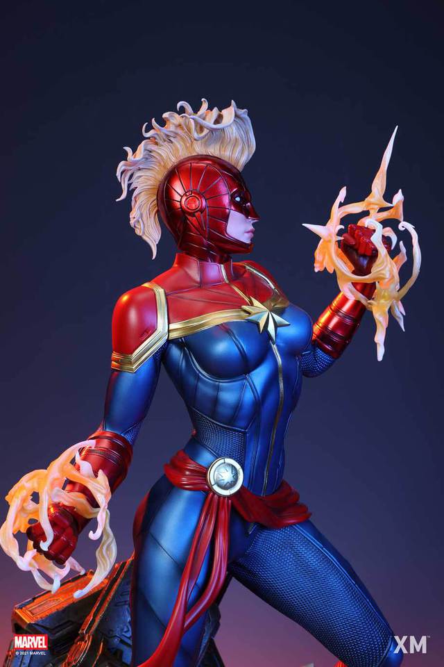Premium Collectibles : Captain Marvel 1/4 Statue 35q2k13