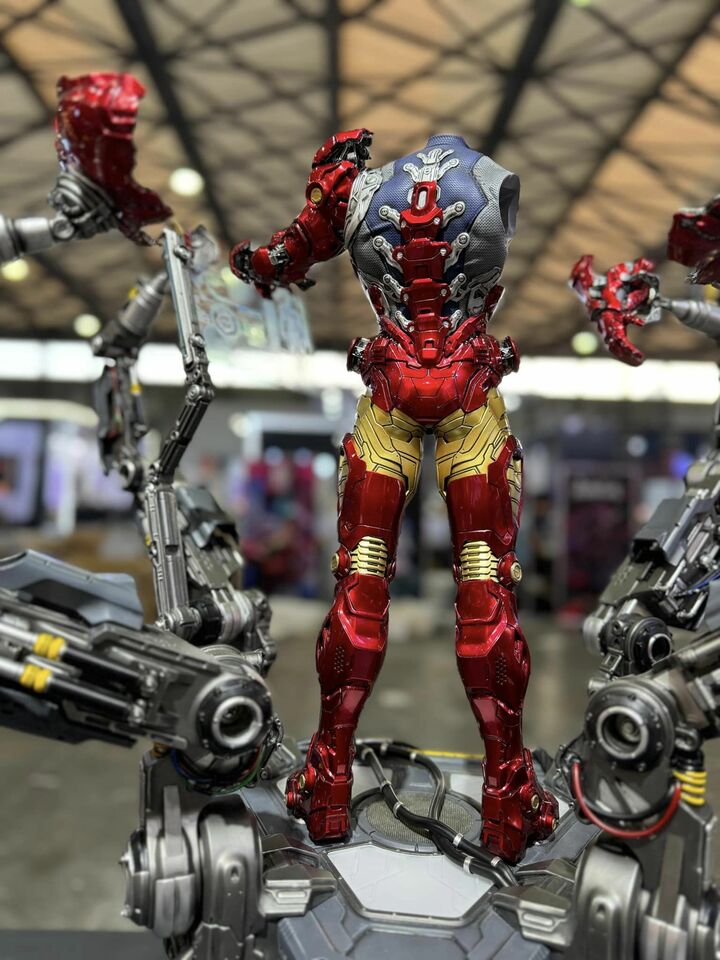 Premium Collectibles : Iron Man Suit-Up 1/4 Statue 382076093_27456404156w3e6h