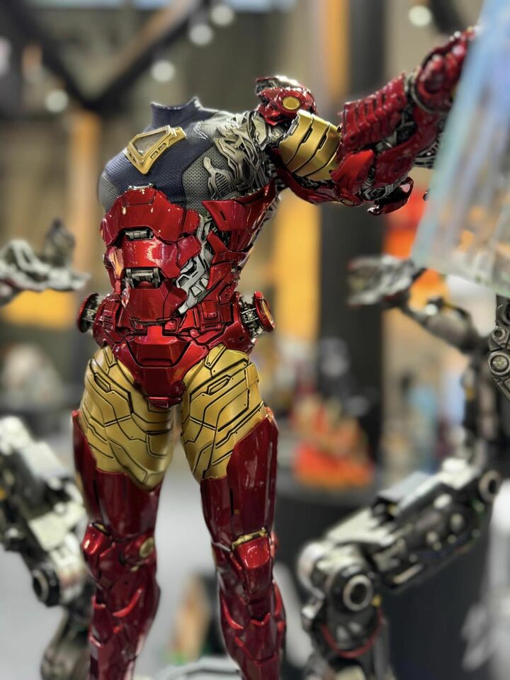 Premium Collectibles : Iron Man Suit-Up 1/4 Statue 382093009_274564033890hi9a