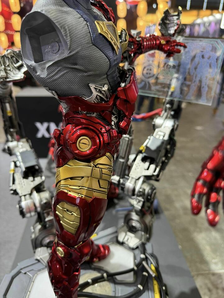 Premium Collectibles : Iron Man Suit-Up 1/4 Statue 382111228_27456403556kei9e