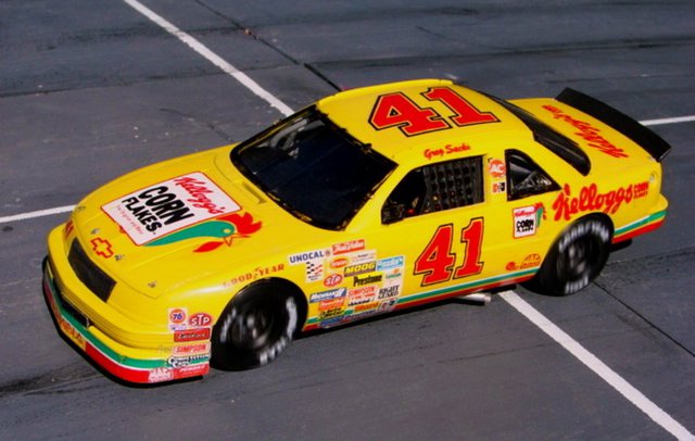 NASCAR 1992 Chevrolet Lumina Kelloggs 41kelloggsrunsmakp
