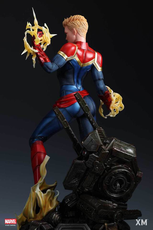Premium Collectibles : Captain Marvel 1/4 Statue 60gjtb