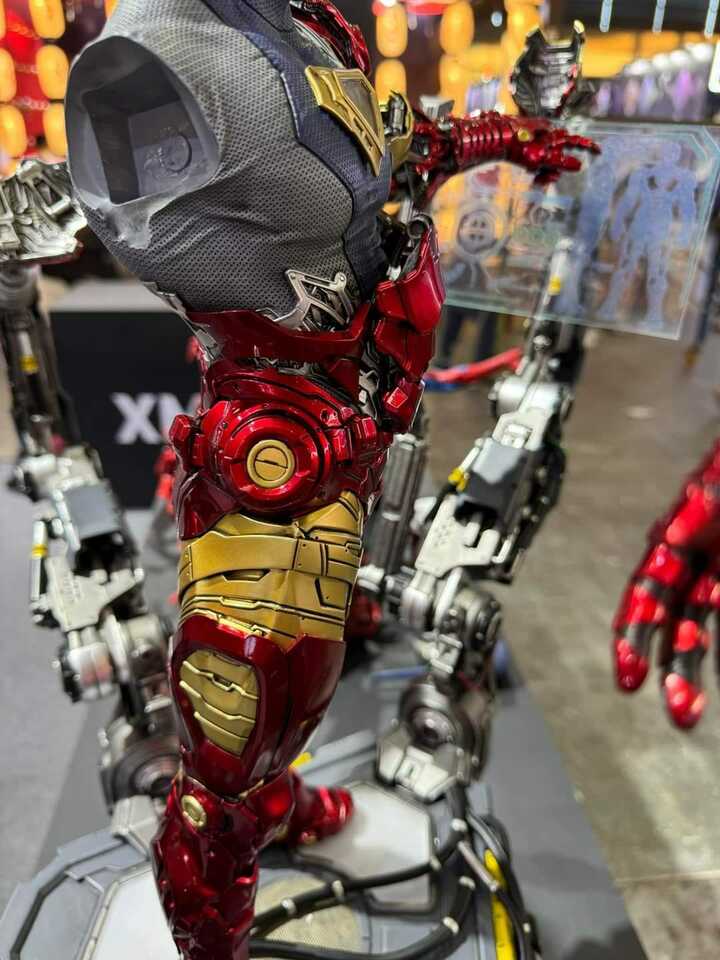 Premium Collectibles : Iron Man Suit-Up 1/4 Statue 6qgcpu