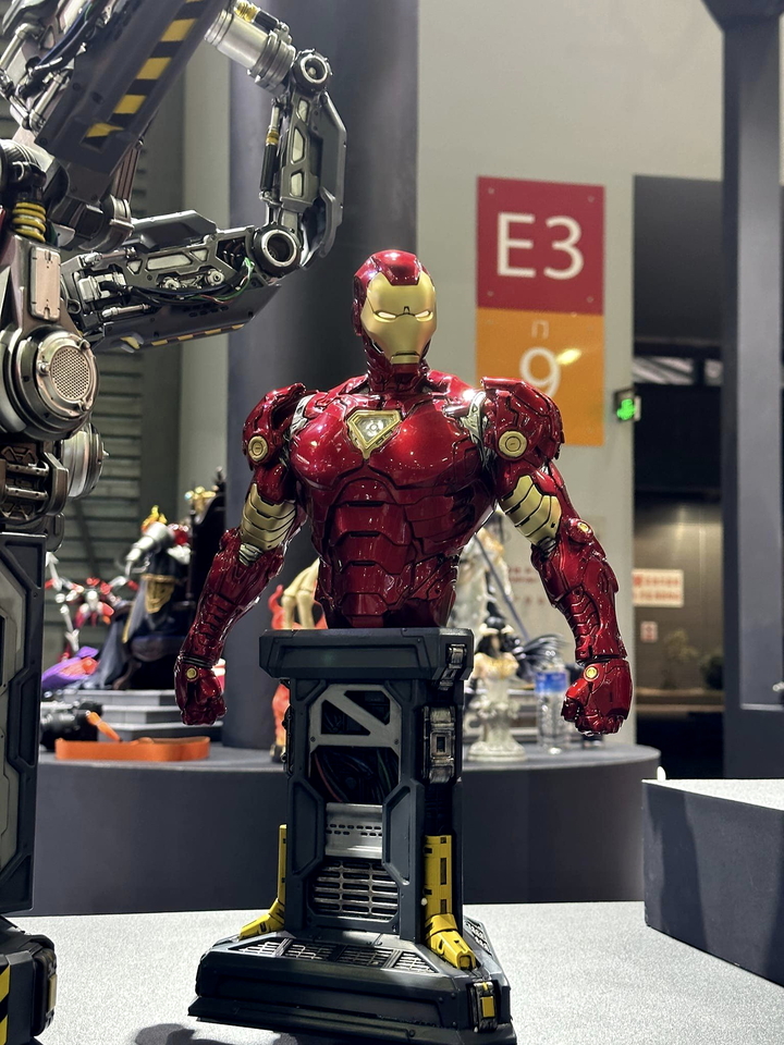 Premium Collectibles : Iron Man Suit-Up 1/4 Statue 6shcl0