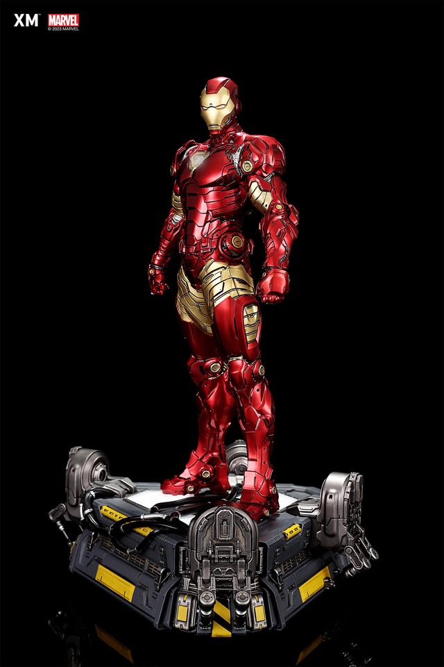 Premium Collectibles : Iron Man Suit-Up 1/4 Statue 8gneoo