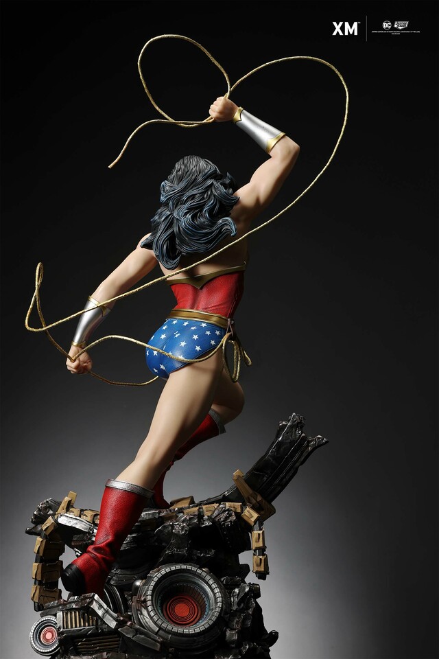 Premium Collectibles : Wonder Woman Classic 1/6 Statue 8rud2r