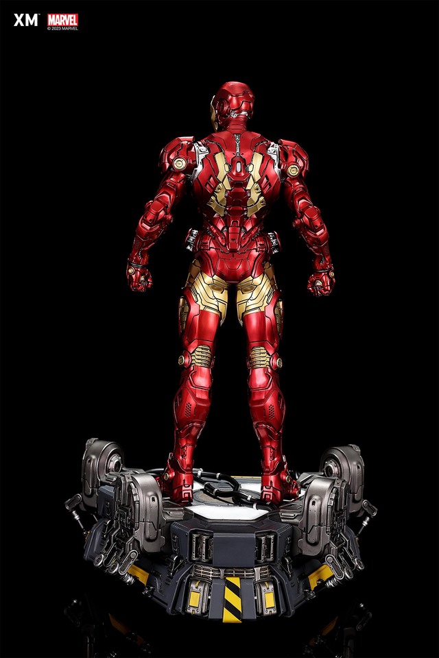 Premium Collectibles : Iron Man Suit-Up 1/4 Statue 8s4ikw