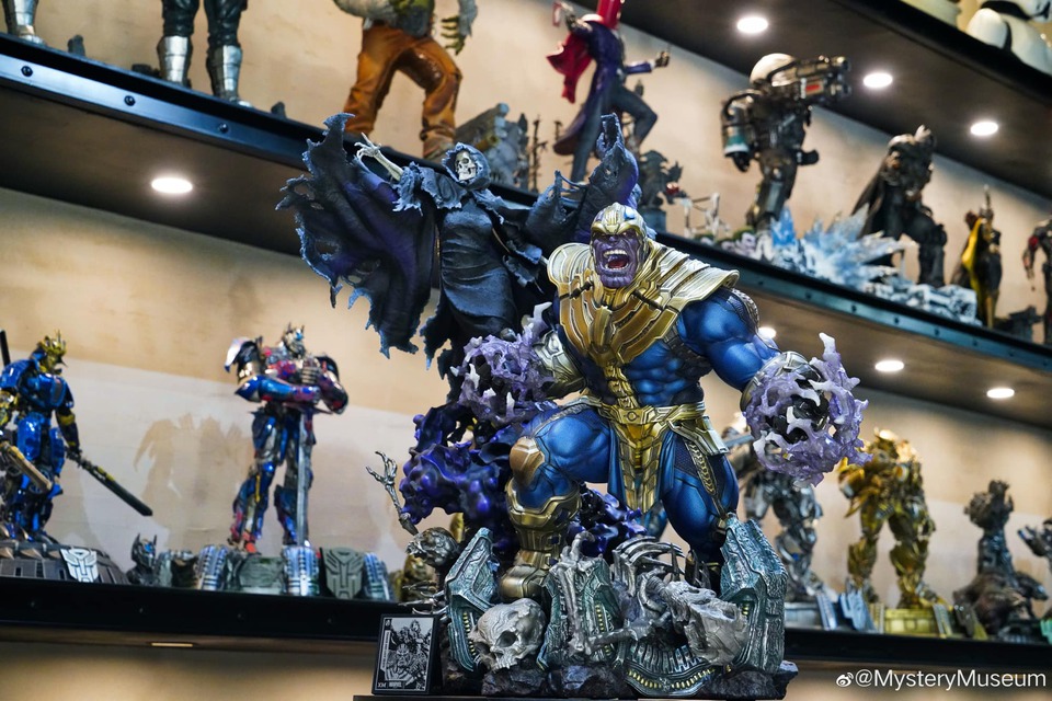 Premium Collectibles : Thanos and Lady Death 9erjob