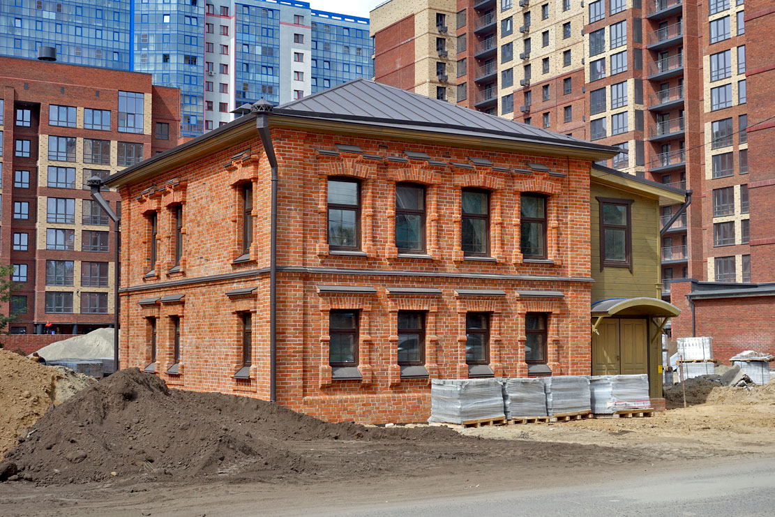 Тула реставрация. Отреставрированные здания в Барнауле. Двухэтажный исторический центр. Барнаул известные здания. Интернациональная 150.
