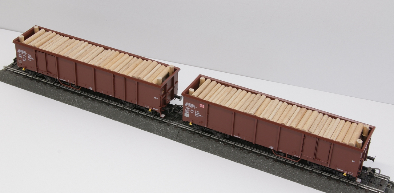 58235 Doppelpack Güterwagen EAOS mit Holzladung Img_2552wnigu