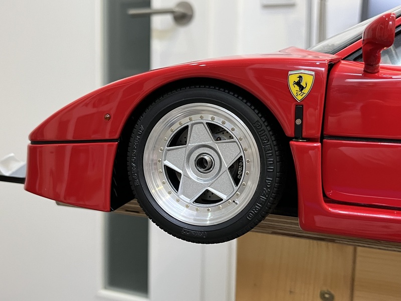 1/8 Pocher Ferrari F40 + Autograph Transkit - geb. von starfinder - Seite 2 Img_50853lduq