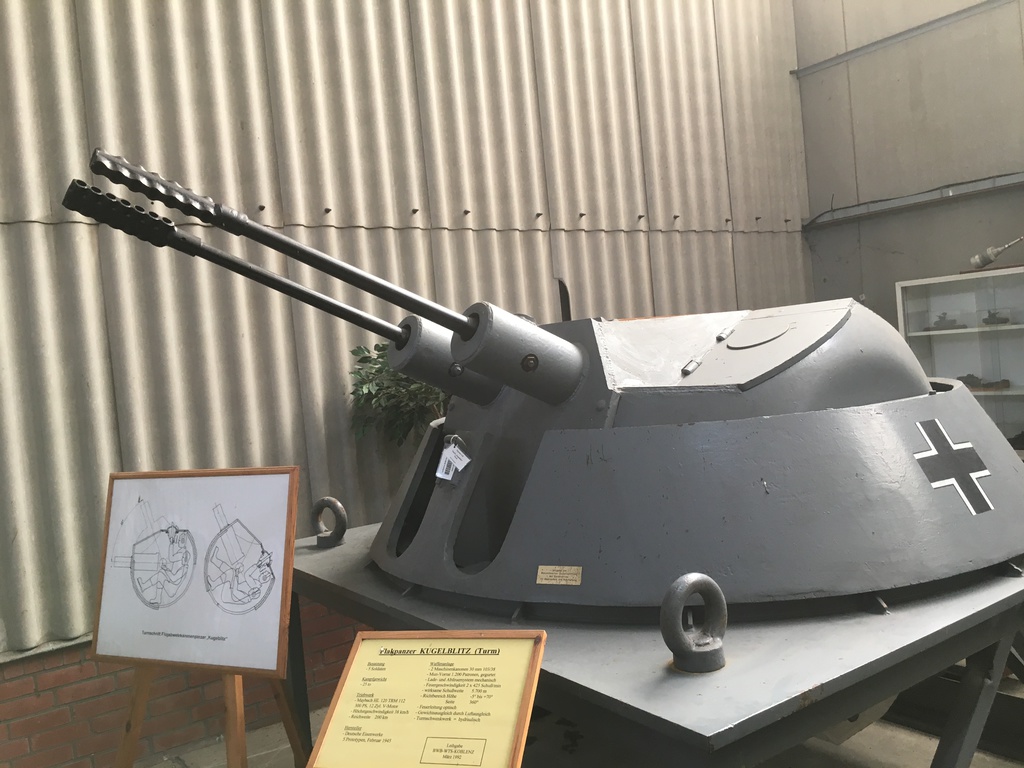 Fertige Modelle und Dios » Flakpanzer IV Kugelblitz (Dragon 6889)
