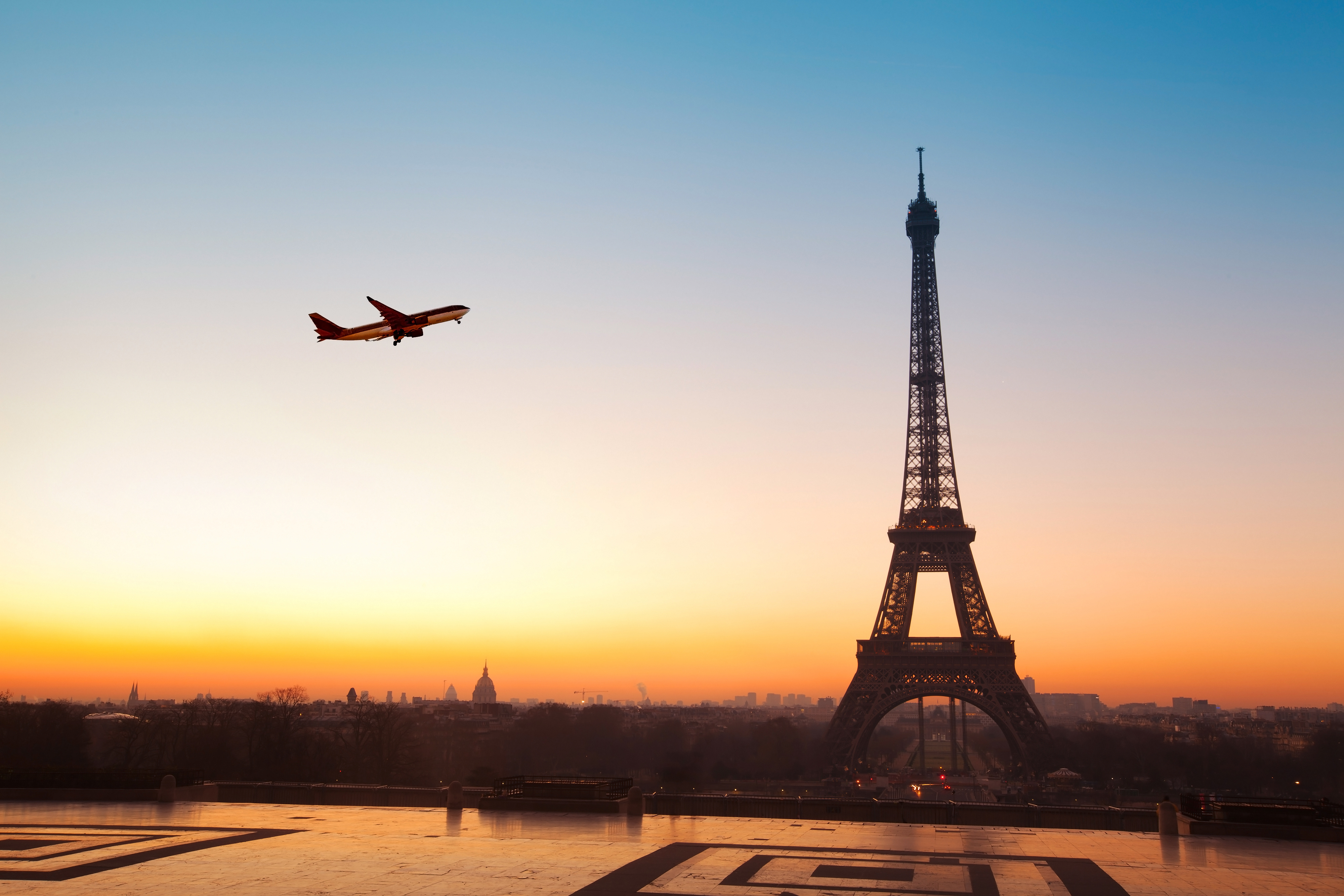 Небо парижа. Франция эфельная башня. Ейфелева Вежа Париж. Символ Парижа Эйфелева башня. Достопримечательности Франции эльфивая башня.