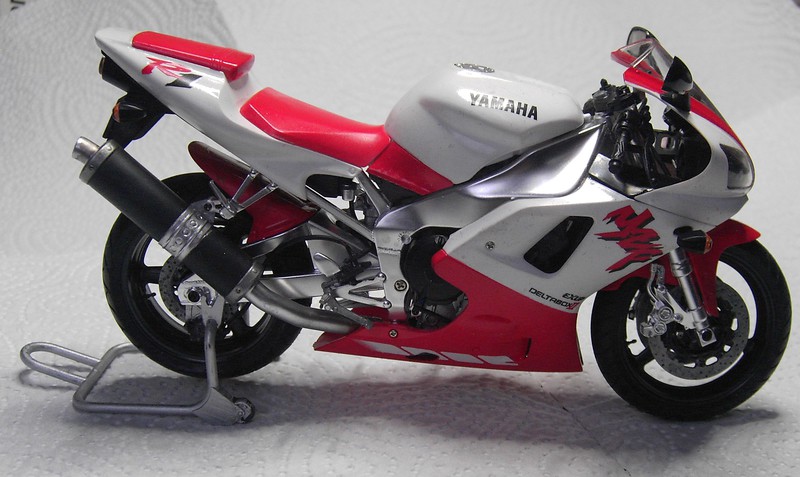 Yamaha YZF R1 in 1:12 von Tamiya Pict9206296kqa