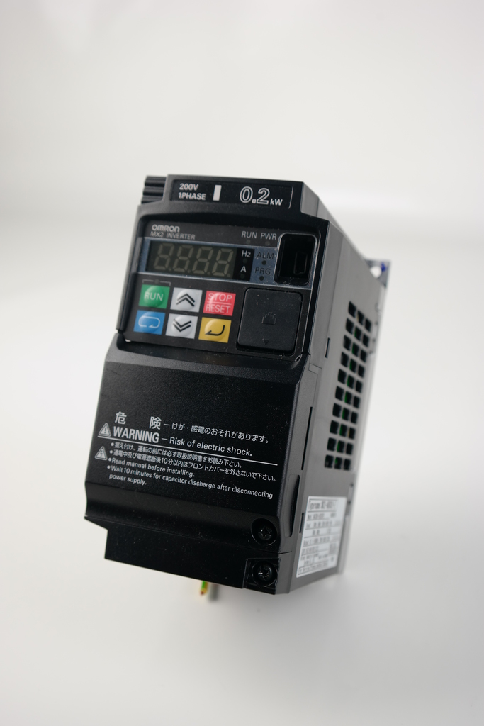 Omron 3G3MX2-AB002-E Inverter Frequenz-Umrichter Frequenzumrichter NE18220-002