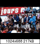 24 HEURES DU MANS YEAR BY YEAR PART ONE 1923-1969 - Page 76 1967-lm-120-podium-0054k5y